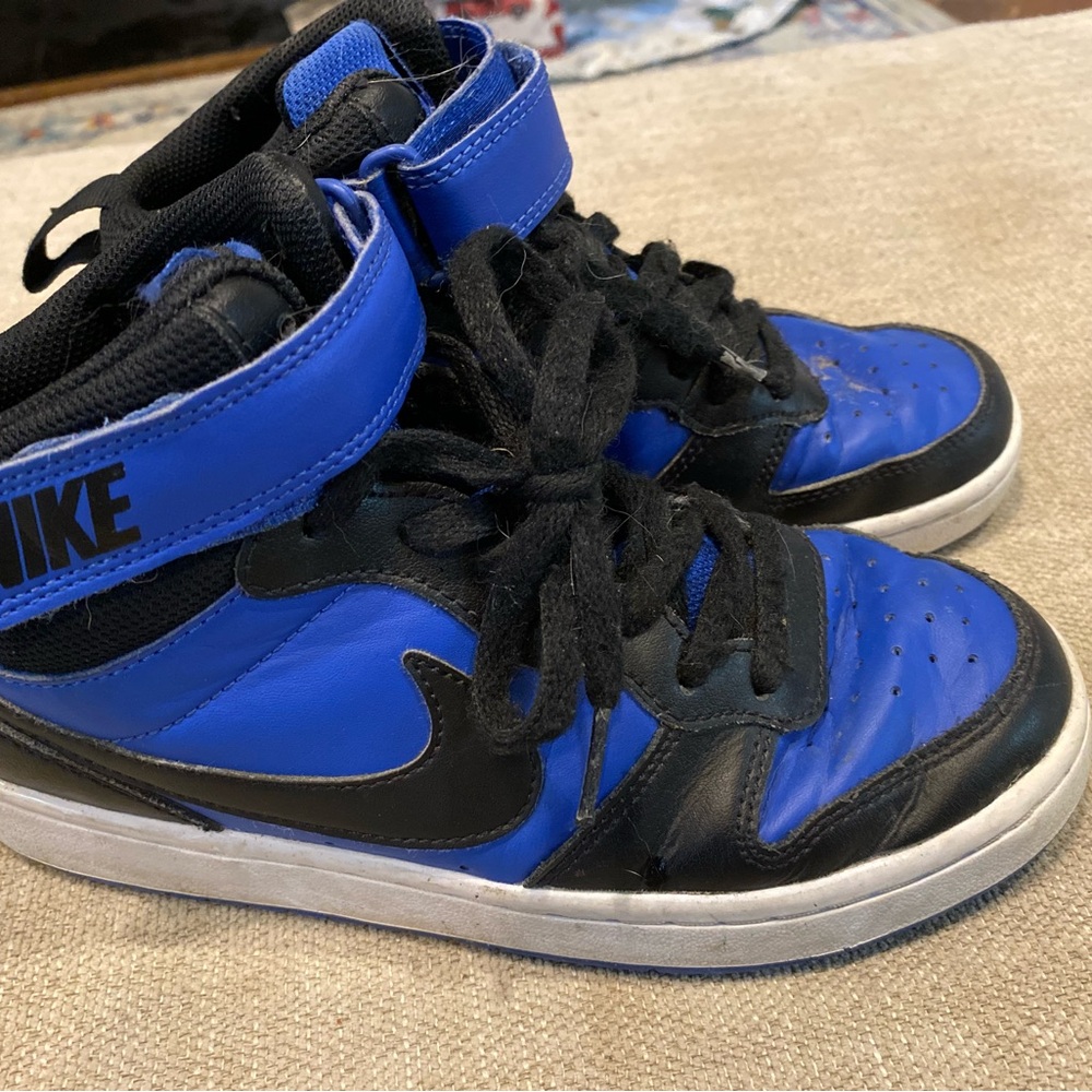 Nike Kids Black and Blue Sneakers